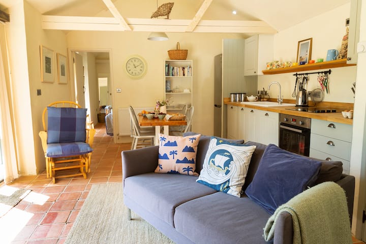 Orchard Cottage - Cosy -Private- Unique - Suffolk