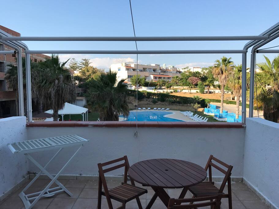 Veranda con vista piscina