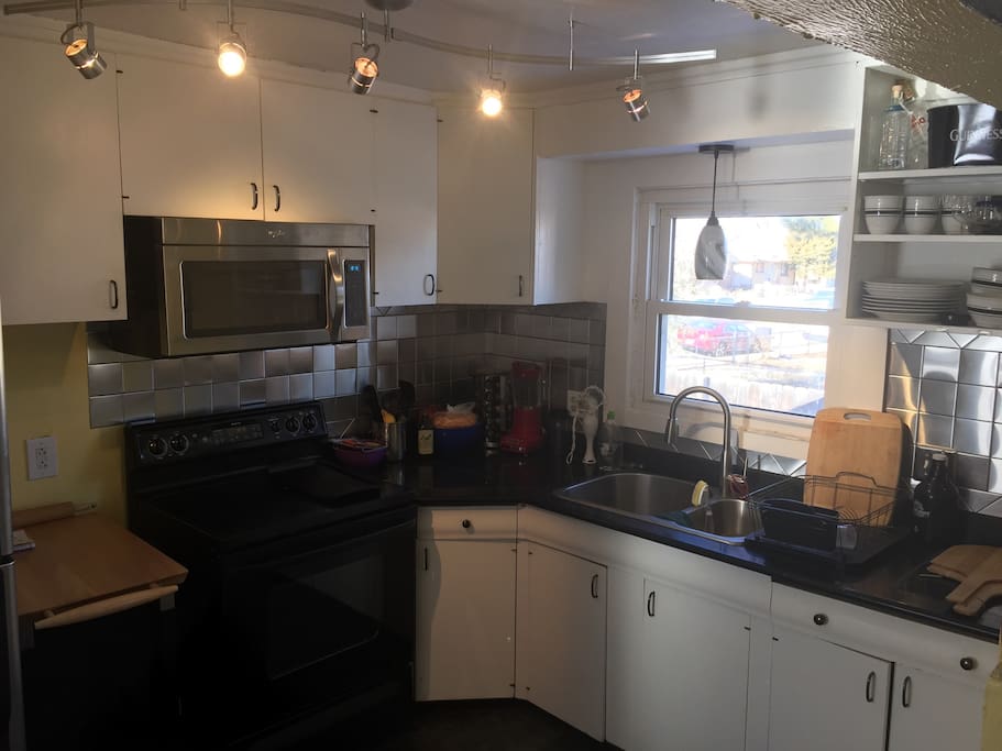 Nice kitchen! Help yourself to any appliances, pots, pans and dishes!