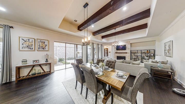The Woodlands Creekside Home - Tomball, TX