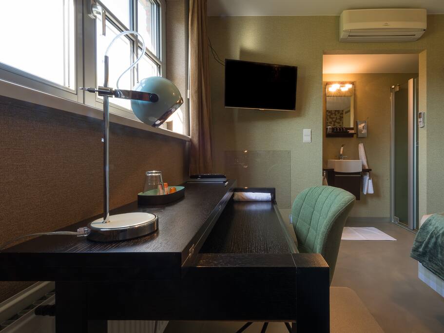 Deluxe single room
workplace
free wi-fi