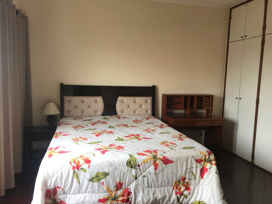 Cama de casal da suite