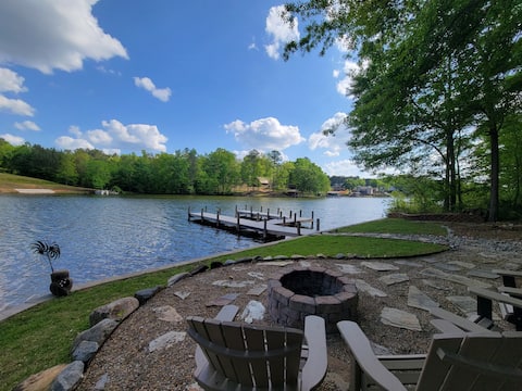 Cozy Pet Friendly Cottage on Lake Greenwood!