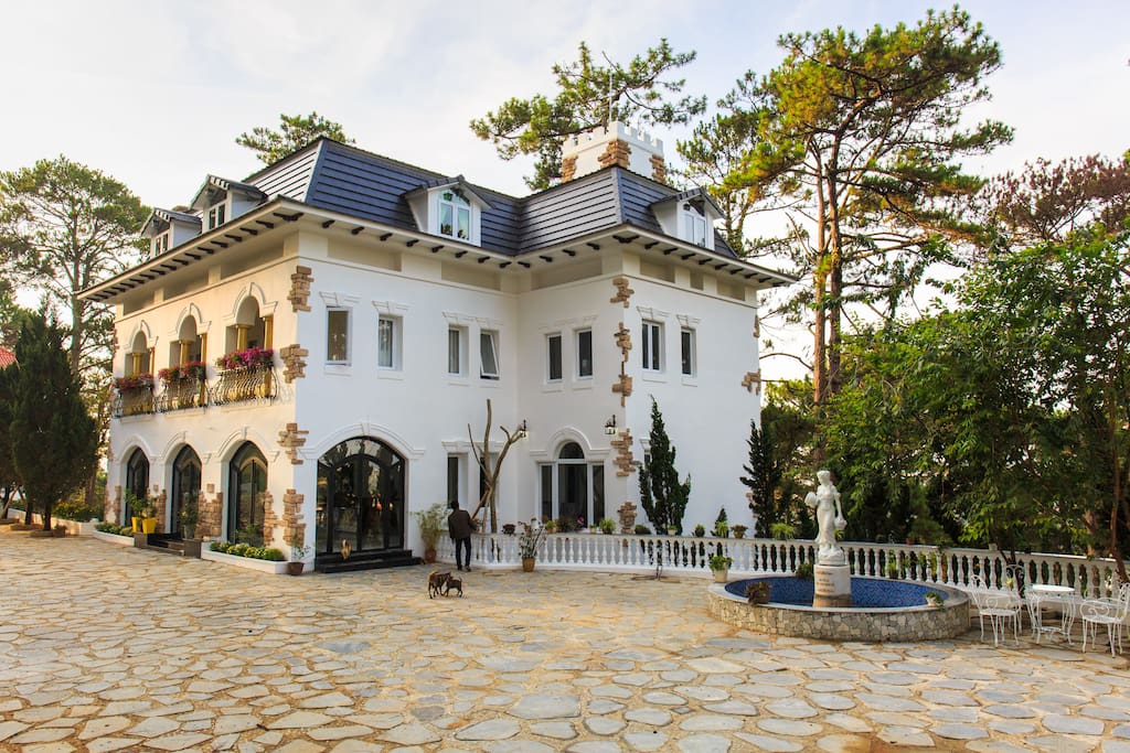 The outside of Joy Villa