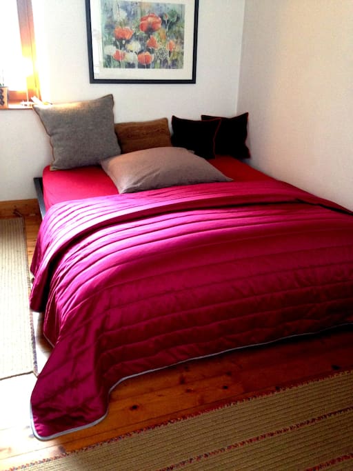 Schlafzimmer mit Queensize-Bett (1,60x2,00m)