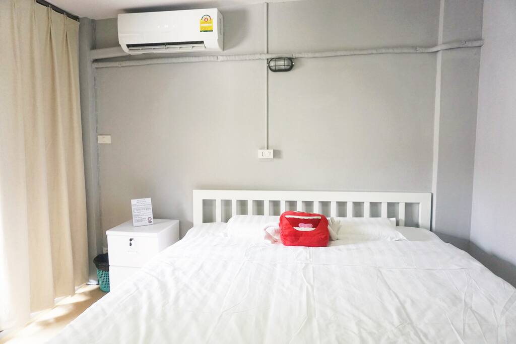 阳台大床房big bed room with balcony