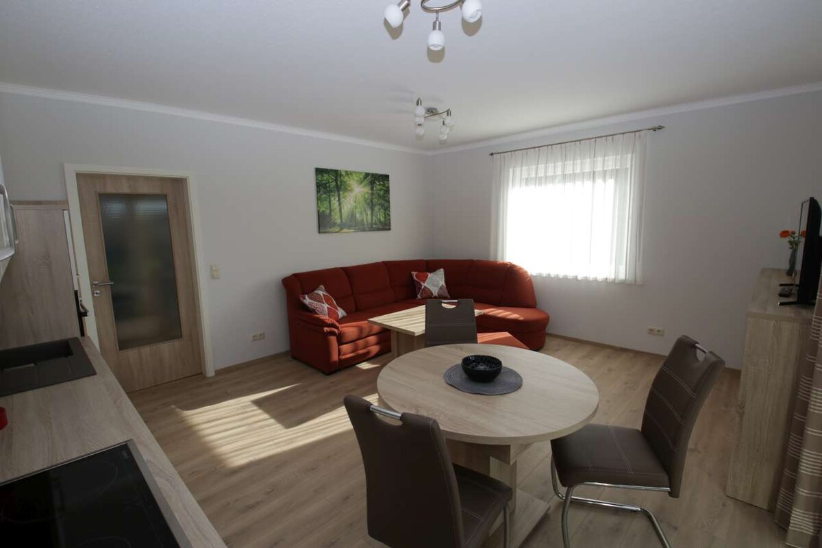 Erfolgreiche Airbnb-Immobilie: Vacation home with forest view in Ammerland