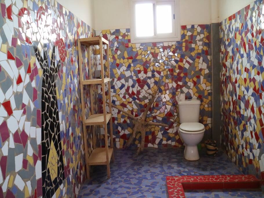 Bagno con doccia condiviso