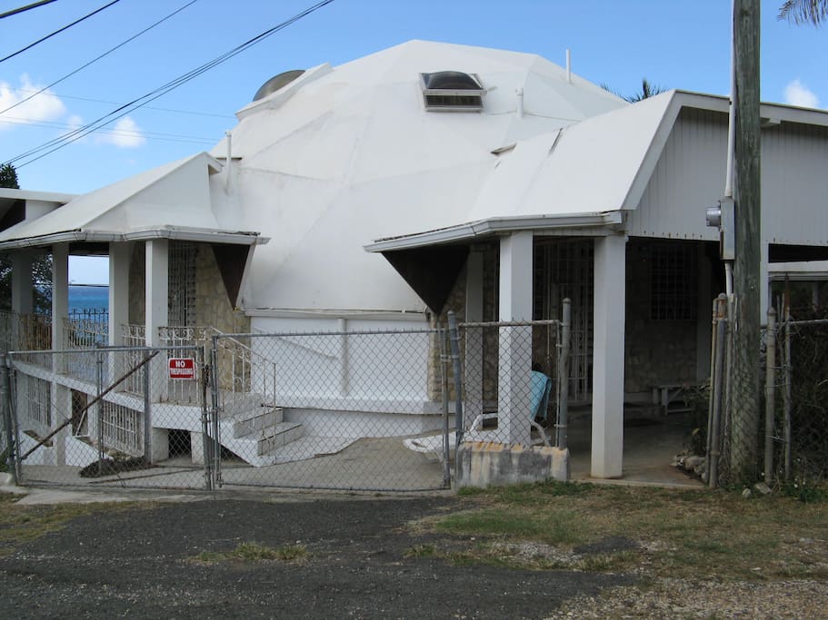 Geodesic dome home, Buckminster Fuller inspired!