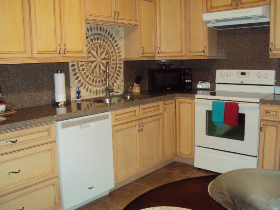 Great kitchen for cooking.