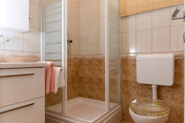 Iron Man Terbang<br/> Iron Man Terbang<br/>