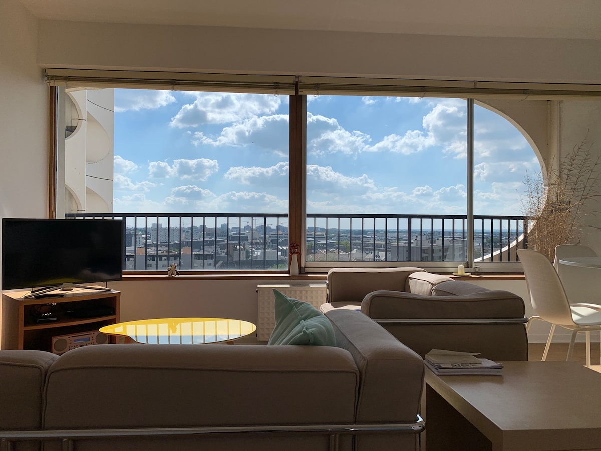 Top Airbnb: Tour Horizon Apartment _ 8th Floor _ Parking in Bourg L'évesque La Touche Moulin Du Comte