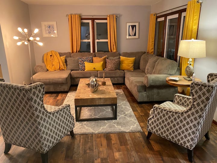Lake Michigan Retreat: 4BR/2.5BA + Rec Room