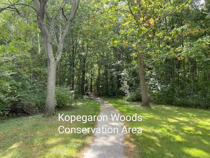 Birders Paradise Bed & Breakfast 1 Queen Bedroom Bed and breakfasts