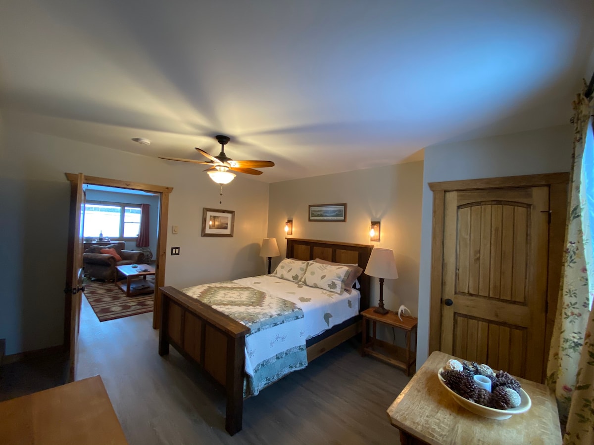 Удобна и просторна спалня 