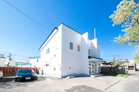 The Sun Lounge【6LDK/Parking for 4 cars/21PAX/192㎡】