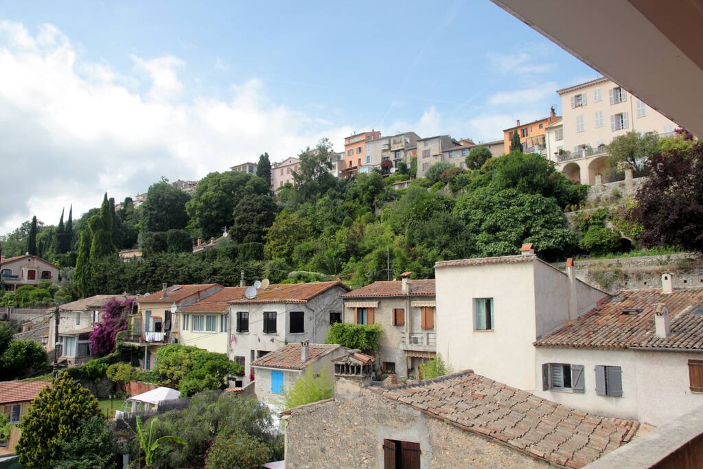 3è et dernier étage au pied du vieux village du Haut de Cagnes