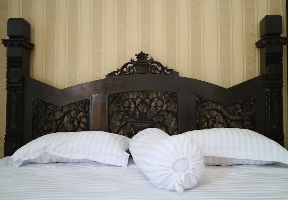 Ukiran Tempat Tidur