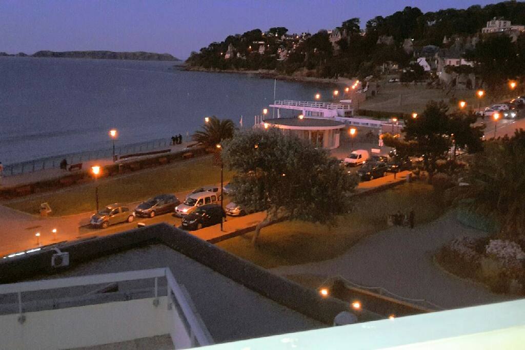 VUE DE L APPARTEMENT A LA TOMBEE DE LA NUIT