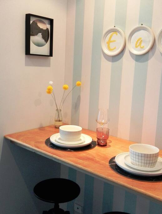 Breakfast bar or desk area