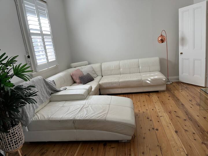 One Block From Cbd.  Home With Aircon Throughout. - Tamworth