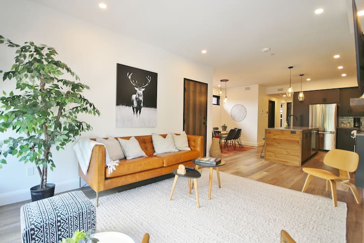 Penthouse Living! Luxury Home Heart of Downtown