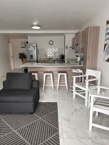 Big Bay Luxury 2 bedroom apartment near the sea