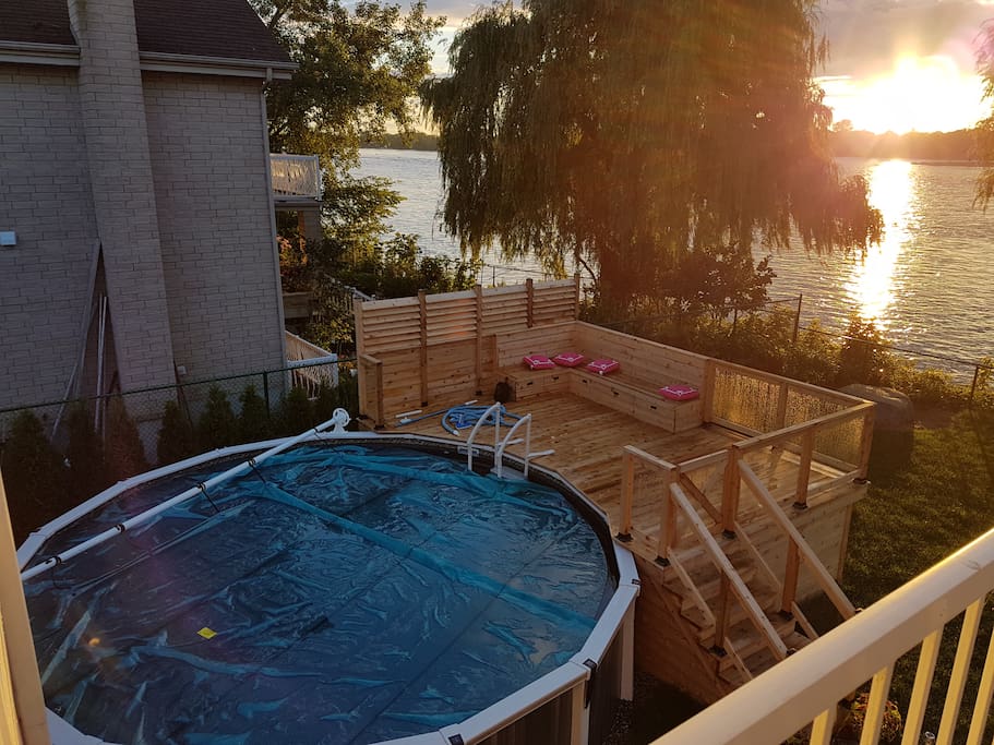 Piscine au sel accessible avec un superbe patio.