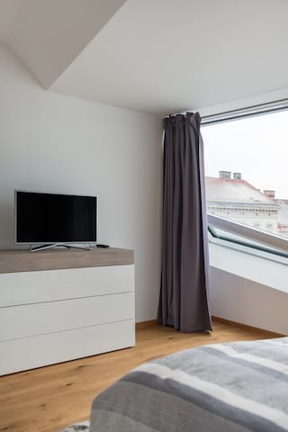 Wattgasse Penthouse with Panoramic Skyline Views gallery image 4