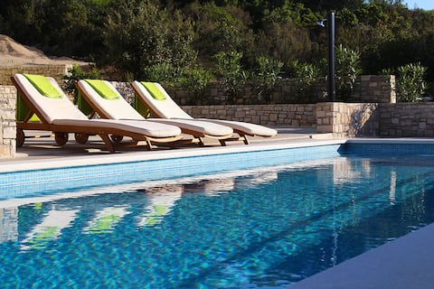 Villa Gabriela, Nečujam, Sholta