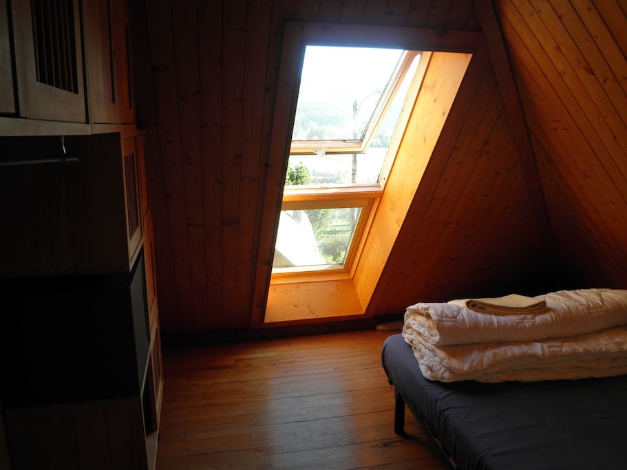Chambre avec grand lit