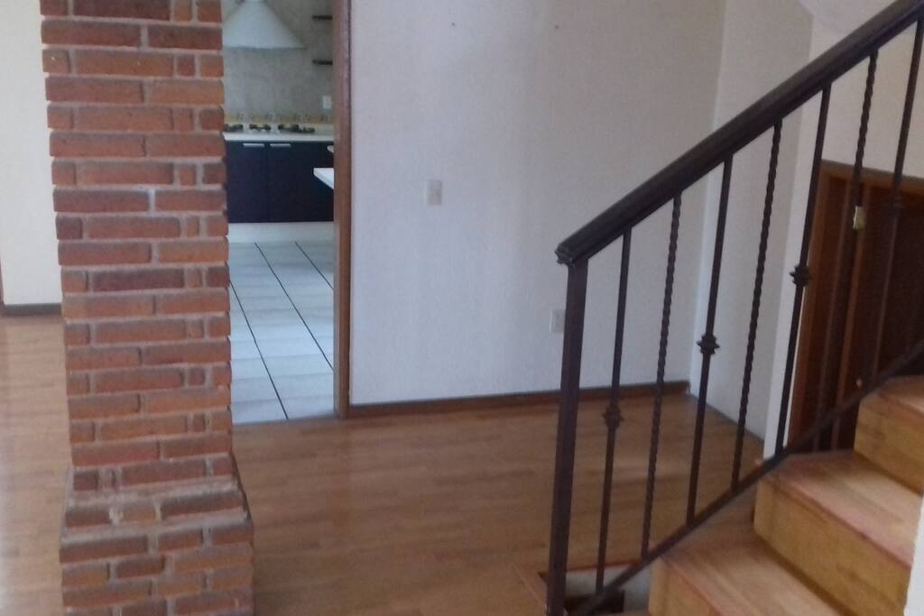 Access 2 Floor/Acceso 2 Piso