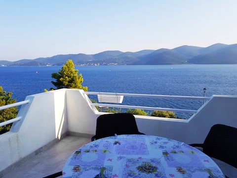 Beautiful Two Bedroom Apartment with sea view