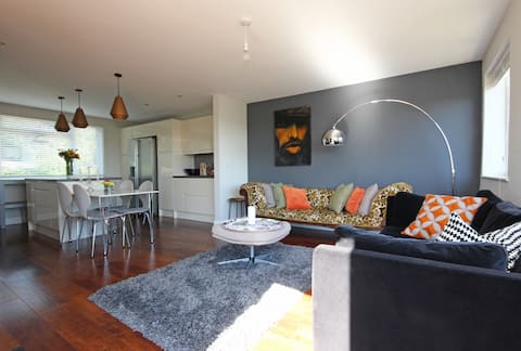 3 bed upside down house with views & ample parking