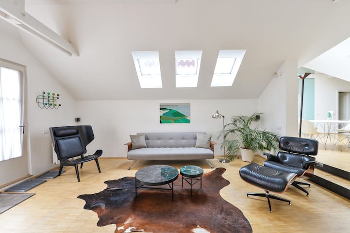 Eclectic Loft at Royal Way gallery image 2