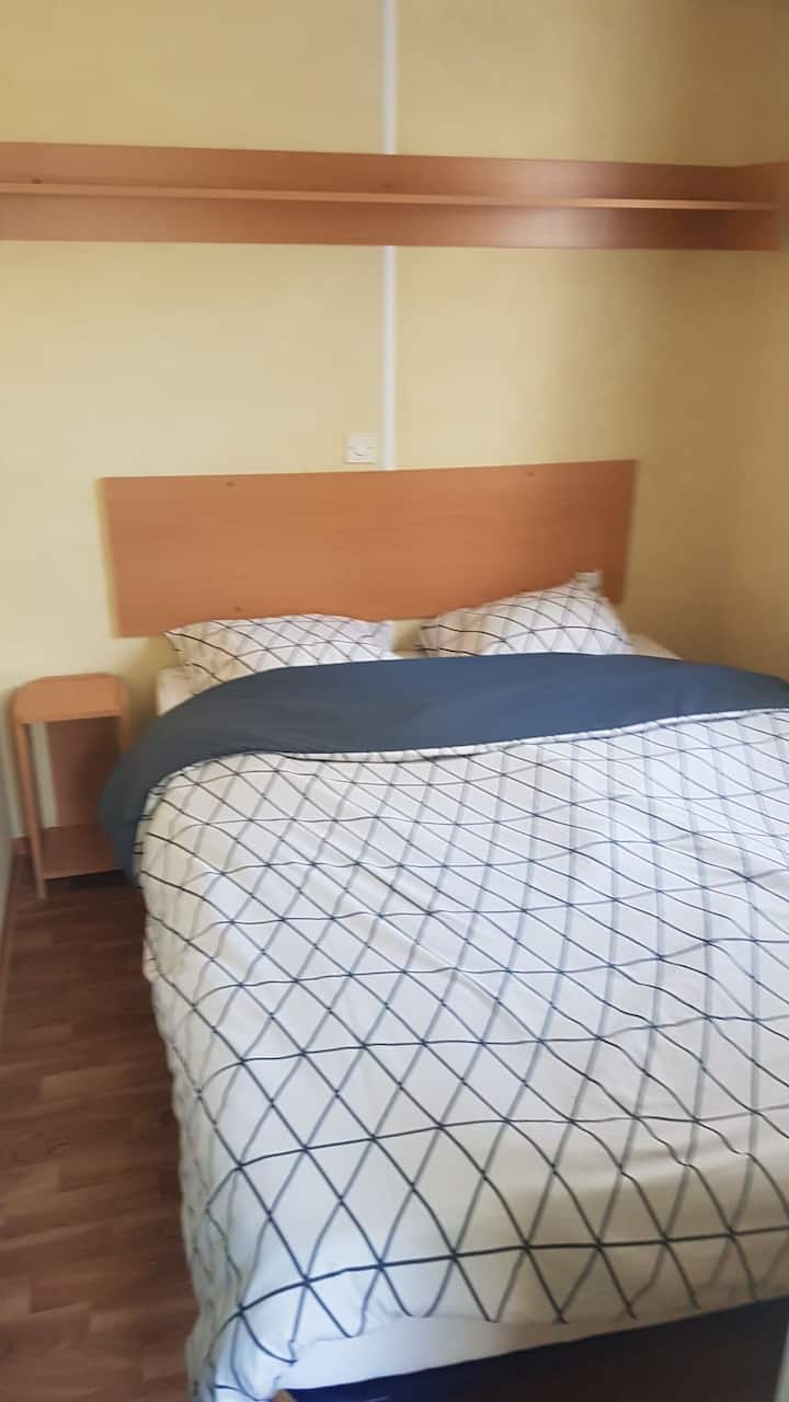 glavna spavaća soba s pristupom kupaonici
