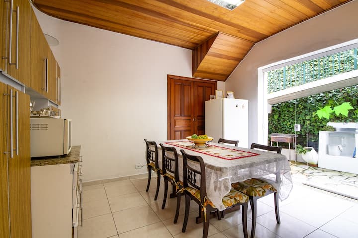 House in the center of Vila Capivari. great for family