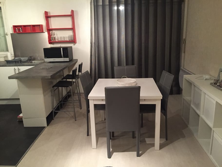 Coin salle / cuisine ouverte