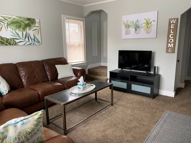 3 Bedrooms in West Dearborn! Everything You Need!