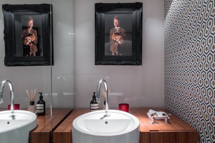 Large Unique Contemporary Loft Home Sleeps Eight gallery image 5