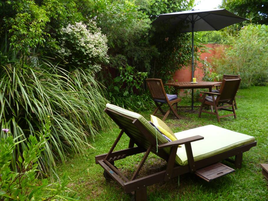 Lovely lawn area, relax in the sun.