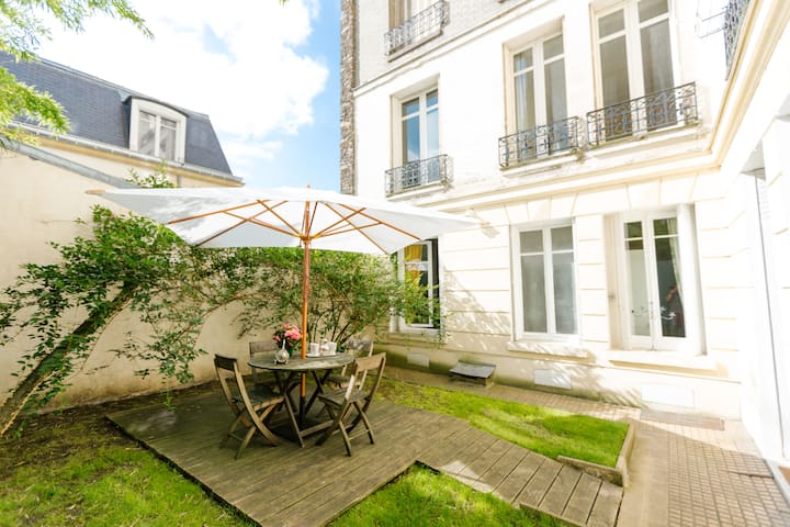 Flat with private garden located in a guest house
