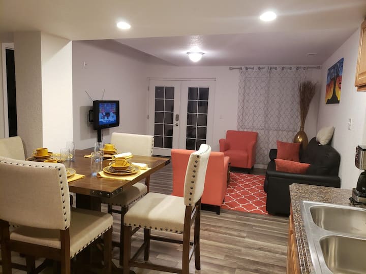 Beautiful, Clean,safe & Quiet Walkout Basement Apt - 오로라