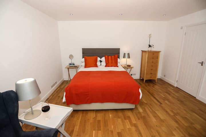 Self Contained Annex with Hotel Suite Theme