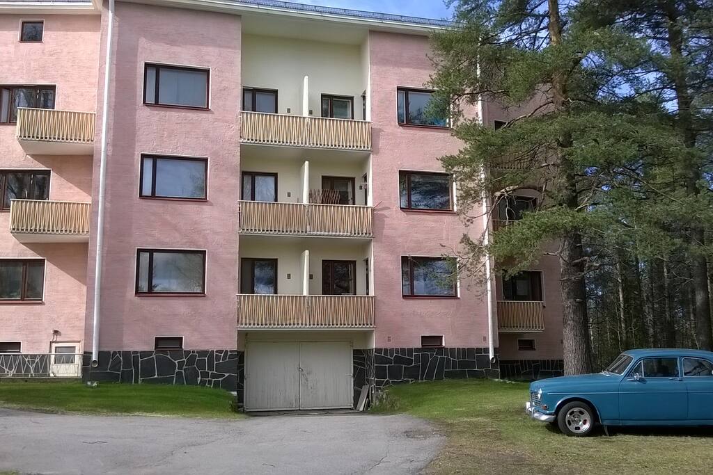 The house is situated a half kilometer from the city center, still circulated by woods and nature.