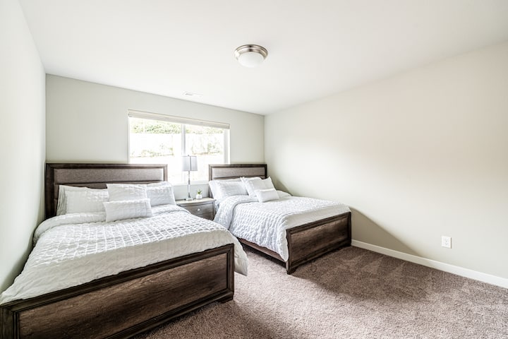 ห้องนอน #5 เตียงใหญ่ 2 หลังพร้อมที่นอนเมมโมรี่โฟม 