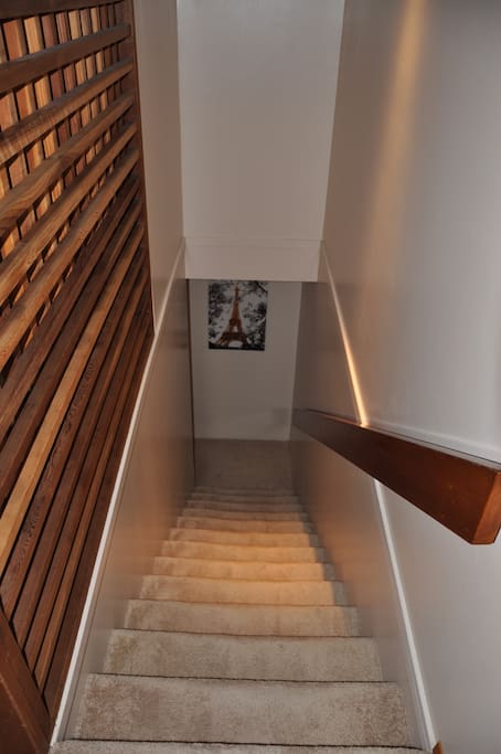 These are stairs. No further explanation needed. :)
