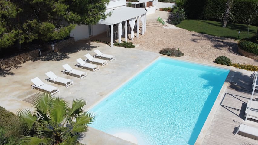 VILLA con piscina nel Salento Giardino TerraNostra