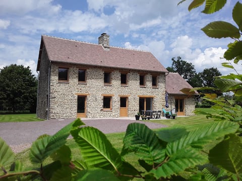 Gîte de Landemeure. House sleeps 10, disabled access