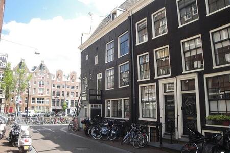 Lovely hideout in the middle of AMS